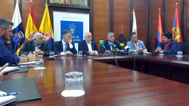 Cabildo, Ayuntamiento de La Aldea y Foro hablan del estado de las obras de la carretera
